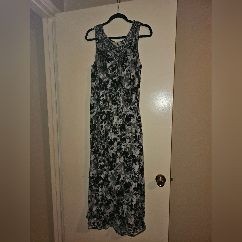 Faded Glory Black and White Floral Maxi Dress